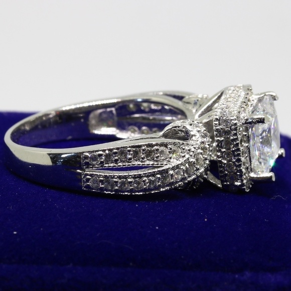 925 Sterling Silver 1.5 Carat Diamond Ring Set - Picture 4 of 10